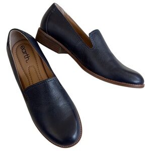 EUC Earth Brand Leather Edna Loafers Navy Size 9.5